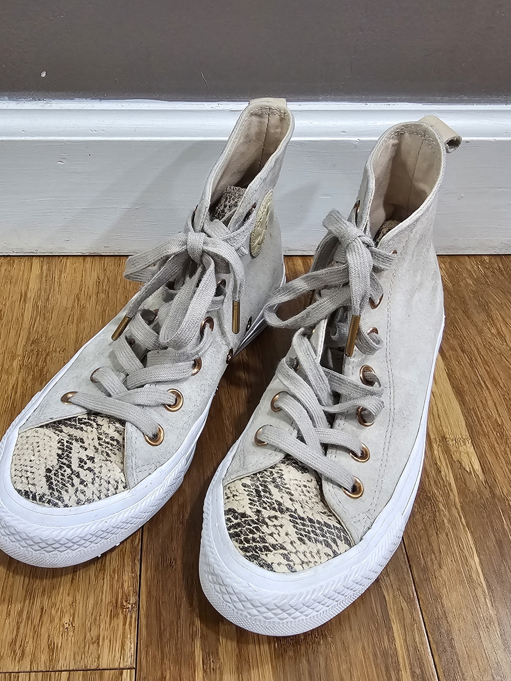Converse Chuck Taylor All Star Suede & Snakeskin High Top Sneakers Women’s 6